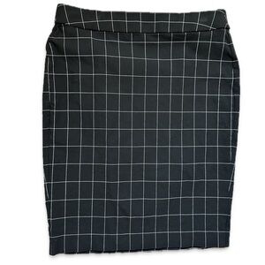 EUC Elle Classic Black & White Checkered Pencil Skirt size medium